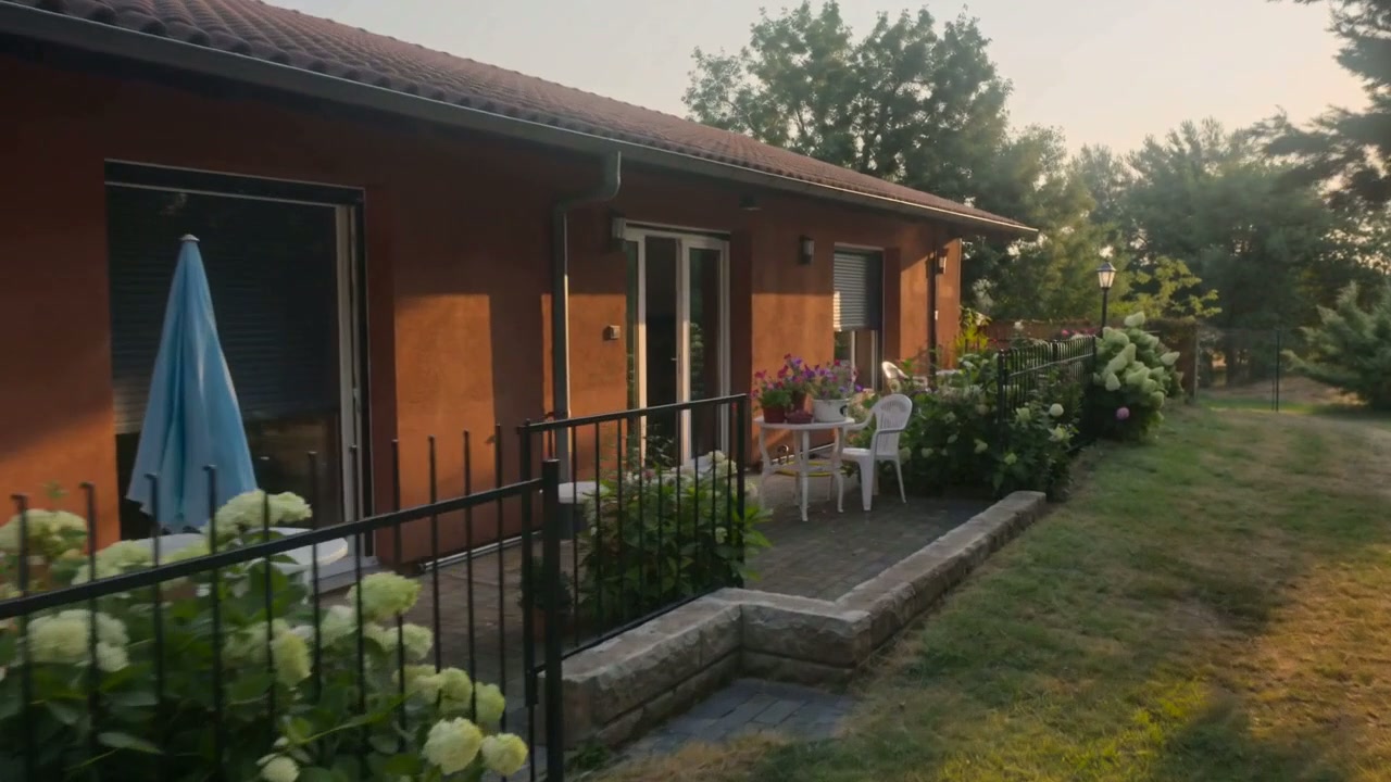 LE VILLAGE DU MATIN CALME